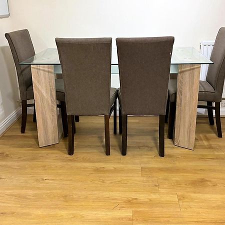London Luxury 5 Bedroom House 2 Min Walk To The Tube Station Dagenham Zewnętrze zdjęcie