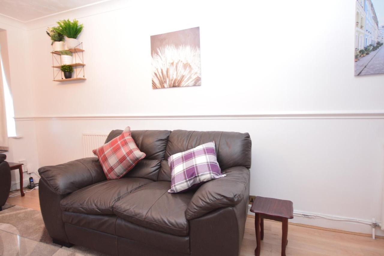 London Luxury 5 Bedroom House 2 Min Walk To The Tube Station Dagenham Zewnętrze zdjęcie