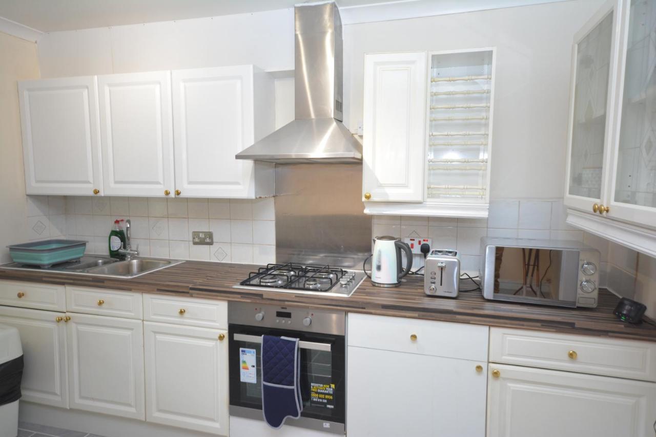 London Luxury 5 Bedroom House 2 Min Walk To The Tube Station Dagenham Zewnętrze zdjęcie