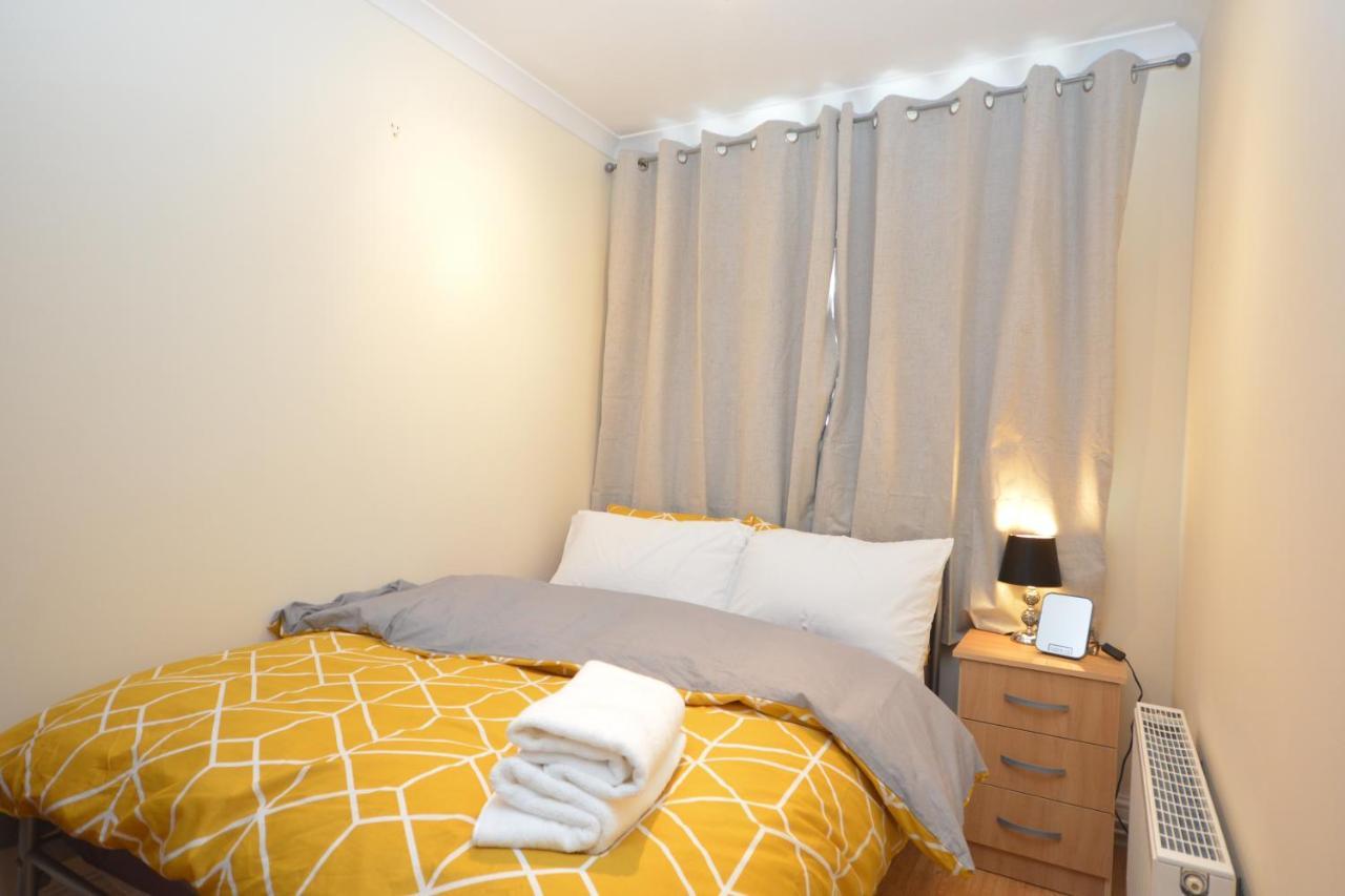 London Luxury 5 Bedroom House 2 Min Walk To The Tube Station Dagenham Zewnętrze zdjęcie