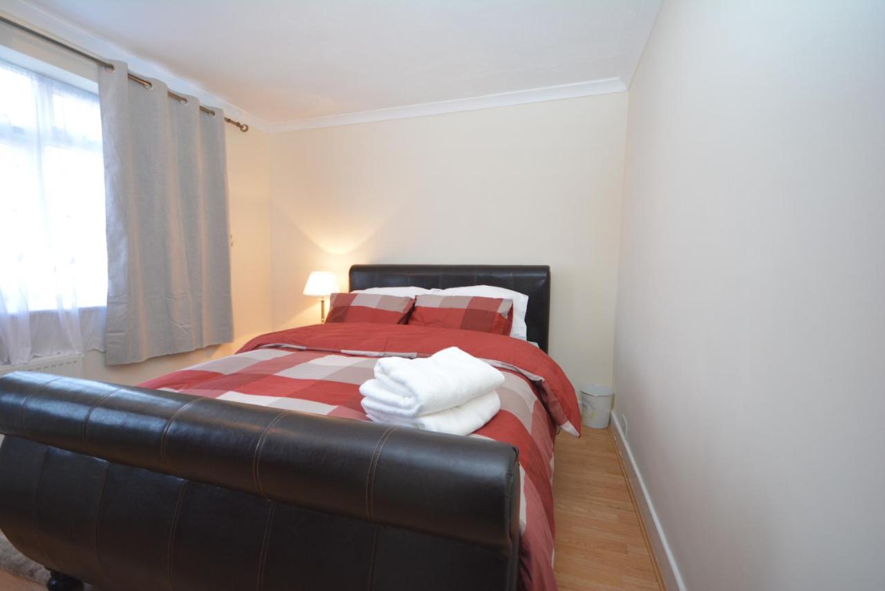 London Luxury 5 Bedroom House 2 Min Walk To The Tube Station Dagenham Zewnętrze zdjęcie