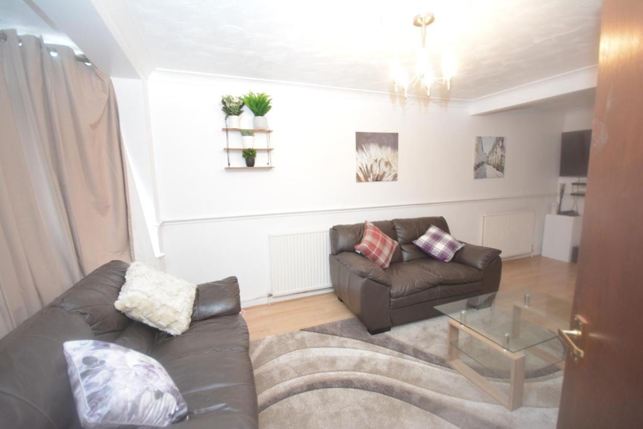 London Luxury 5 Bedroom House 2 Min Walk To The Tube Station Dagenham Zewnętrze zdjęcie