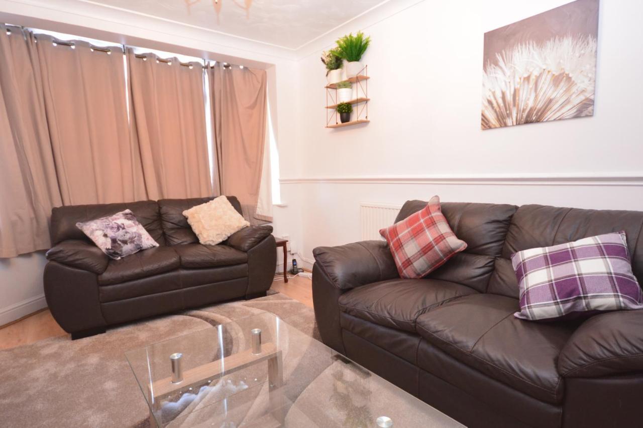 London Luxury 5 Bedroom House 2 Min Walk To The Tube Station Dagenham Zewnętrze zdjęcie