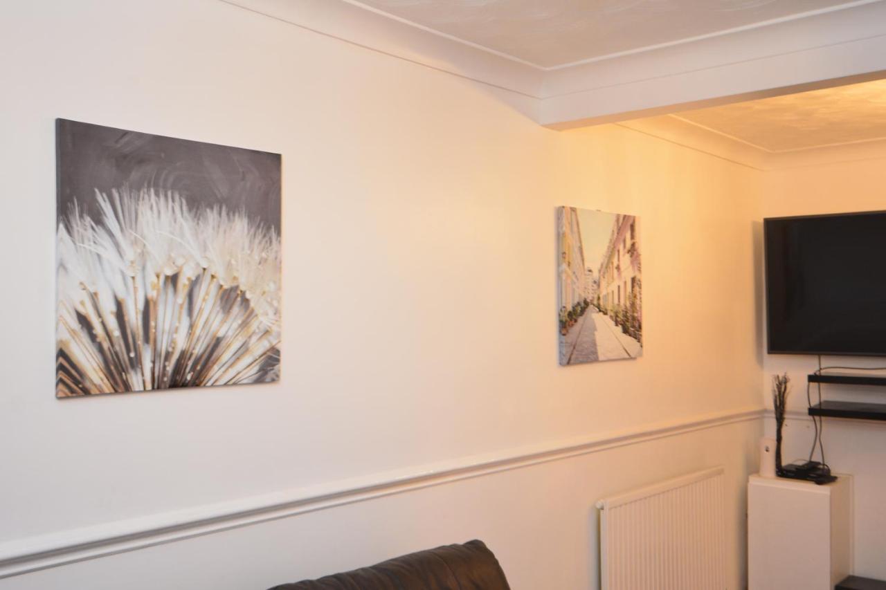 London Luxury 5 Bedroom House 2 Min Walk To The Tube Station Dagenham Zewnętrze zdjęcie