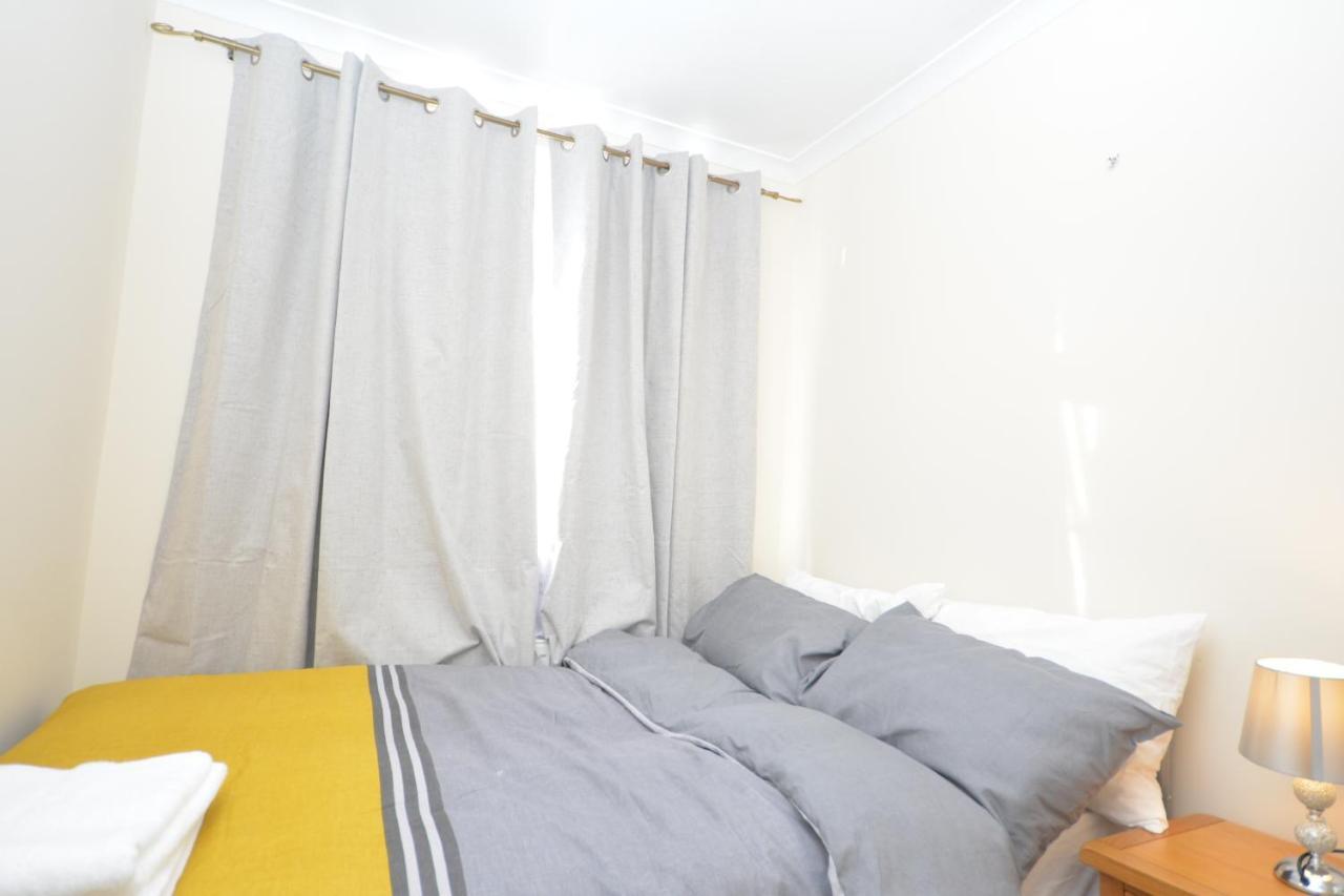 London Luxury 5 Bedroom House 2 Min Walk To The Tube Station Dagenham Zewnętrze zdjęcie