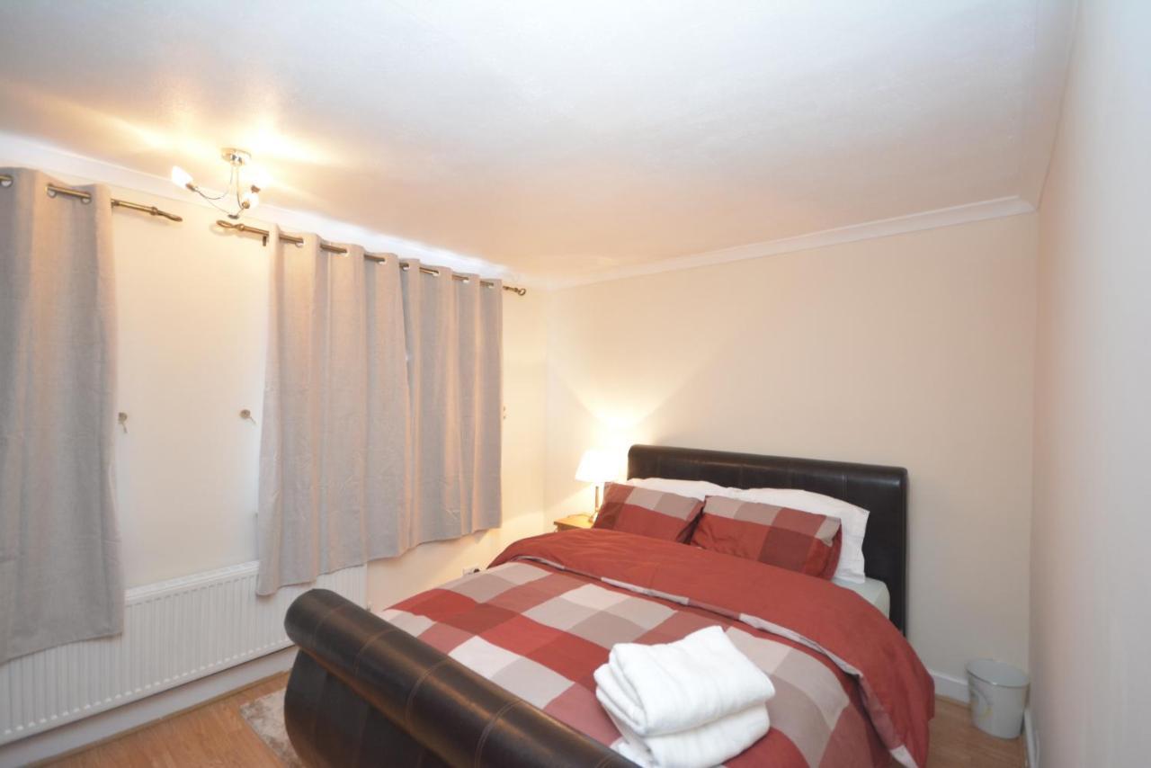 London Luxury 5 Bedroom House 2 Min Walk To The Tube Station Dagenham Zewnętrze zdjęcie