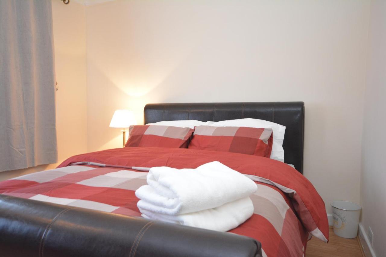 London Luxury 5 Bedroom House 2 Min Walk To The Tube Station Dagenham Zewnętrze zdjęcie