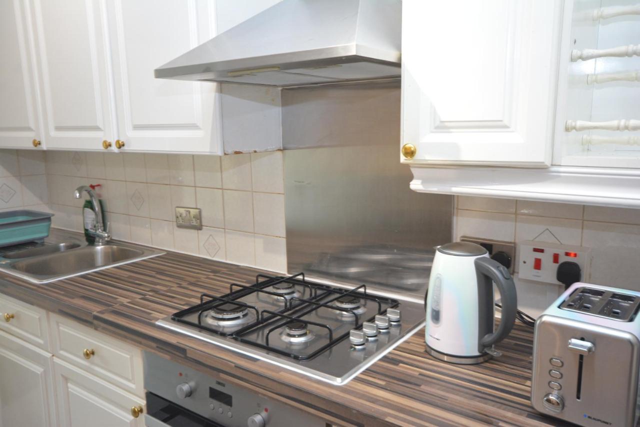 London Luxury 5 Bedroom House 2 Min Walk To The Tube Station Dagenham Zewnętrze zdjęcie