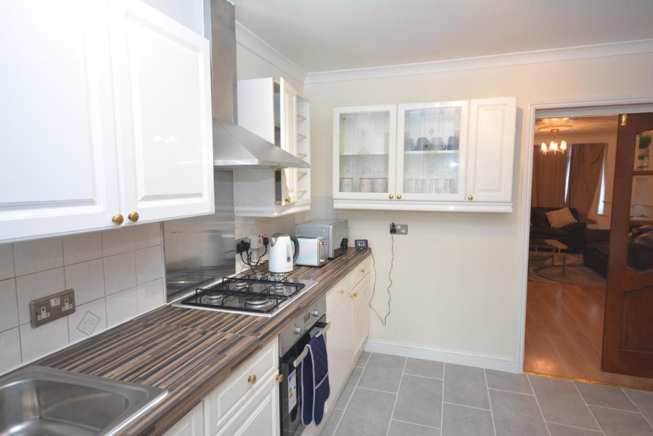 London Luxury 5 Bedroom House 2 Min Walk To The Tube Station Dagenham Zewnętrze zdjęcie