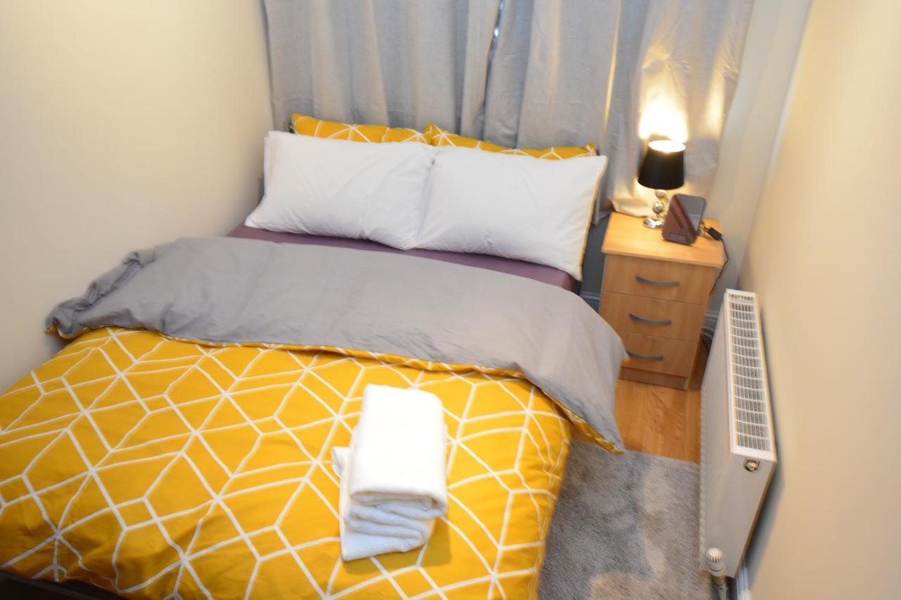 London Luxury 5 Bedroom House 2 Min Walk To The Tube Station Dagenham Zewnętrze zdjęcie