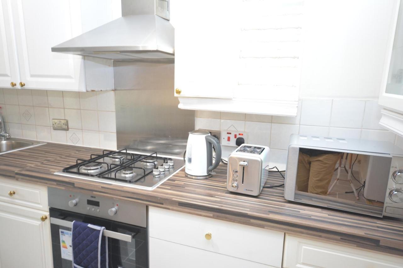London Luxury 5 Bedroom House 2 Min Walk To The Tube Station Dagenham Zewnętrze zdjęcie