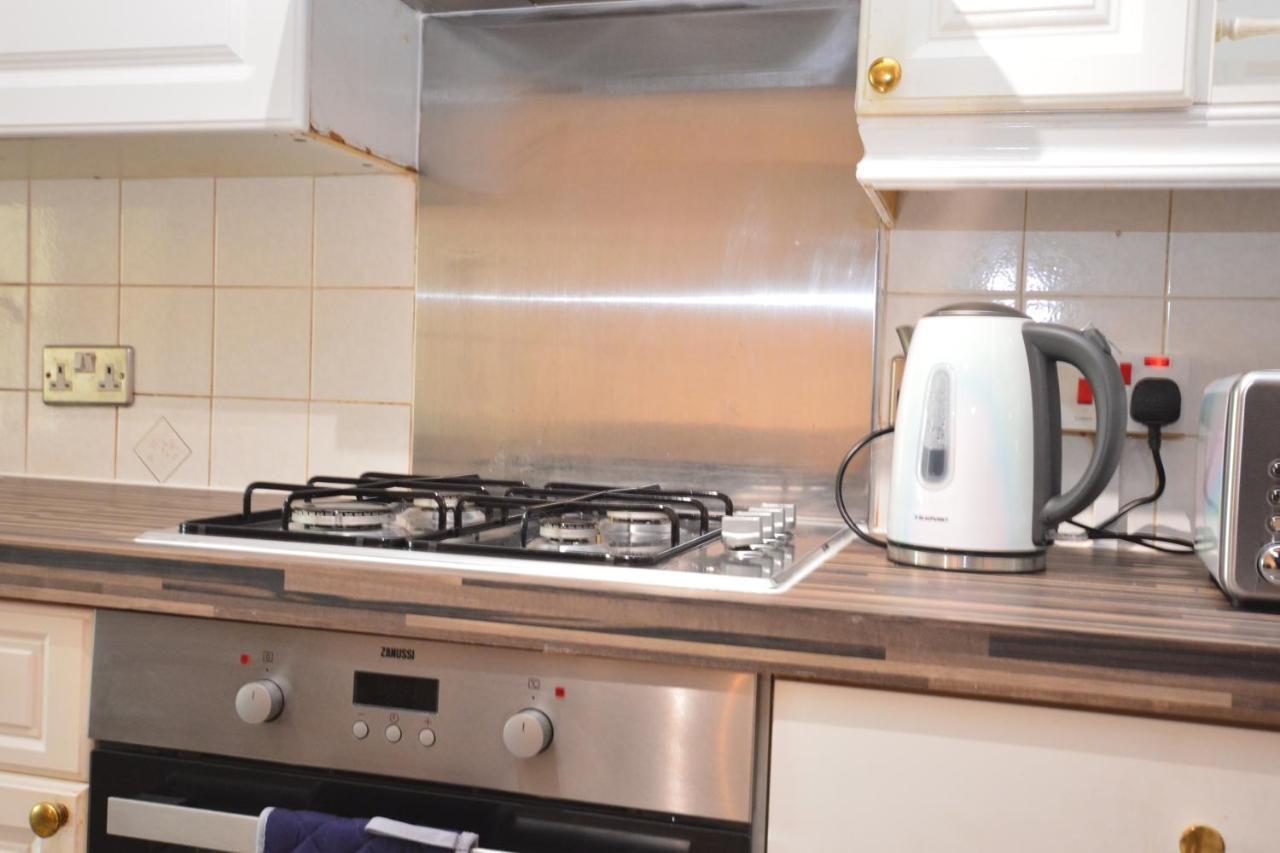 London Luxury 5 Bedroom House 2 Min Walk To The Tube Station Dagenham Zewnętrze zdjęcie