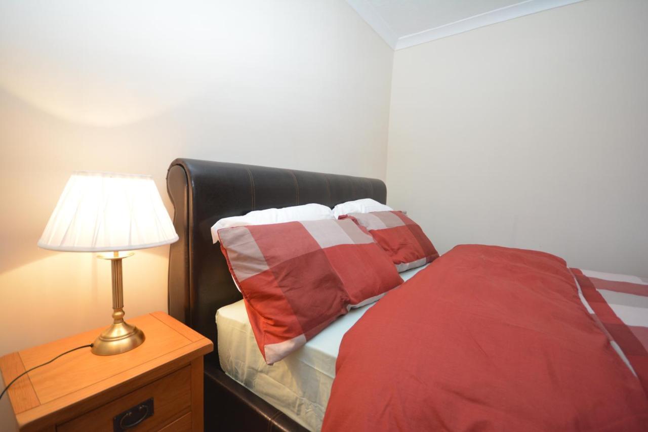 London Luxury 5 Bedroom House 2 Min Walk To The Tube Station Dagenham Zewnętrze zdjęcie