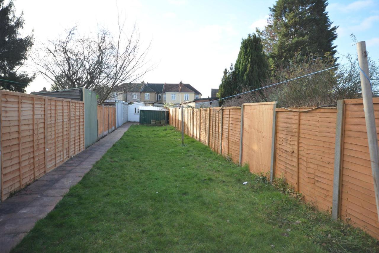 London Luxury 5 Bedroom House 2 Min Walk To The Tube Station Dagenham Zewnętrze zdjęcie