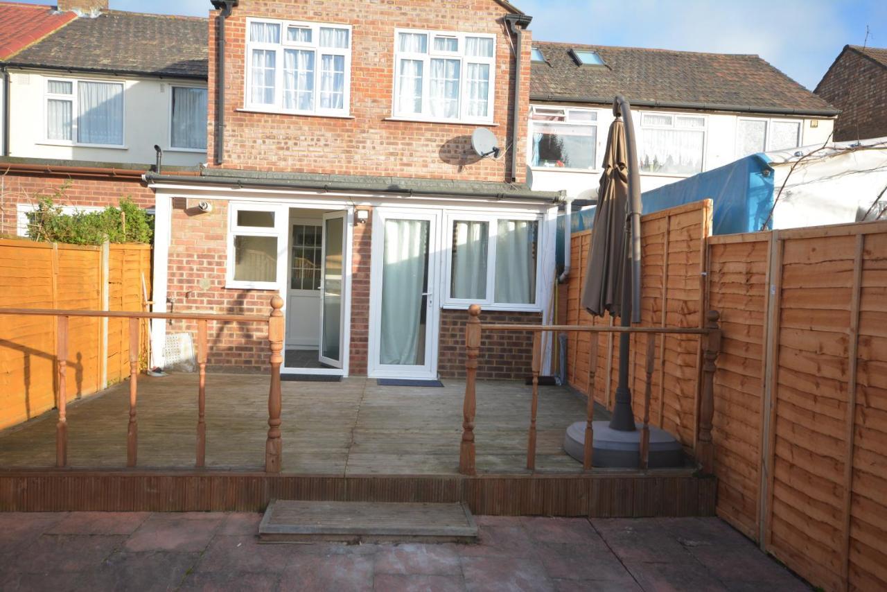 London Luxury 5 Bedroom House 2 Min Walk To The Tube Station Dagenham Zewnętrze zdjęcie