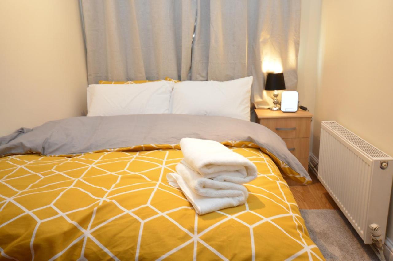 London Luxury 5 Bedroom House 2 Min Walk To The Tube Station Dagenham Zewnętrze zdjęcie