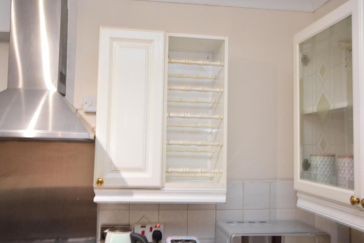 London Luxury 5 Bedroom House 2 Min Walk To The Tube Station Dagenham Zewnętrze zdjęcie