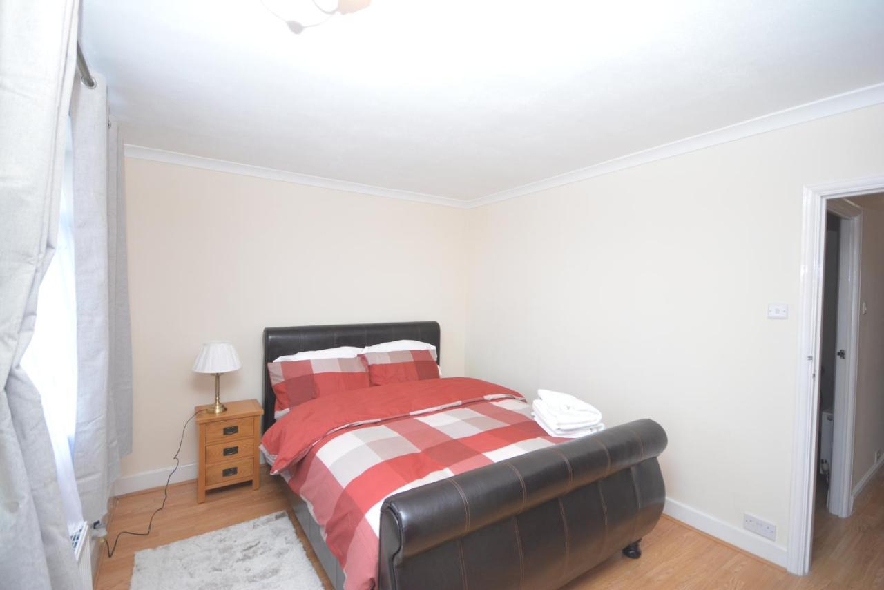 London Luxury 5 Bedroom House 2 Min Walk To The Tube Station Dagenham Zewnętrze zdjęcie
