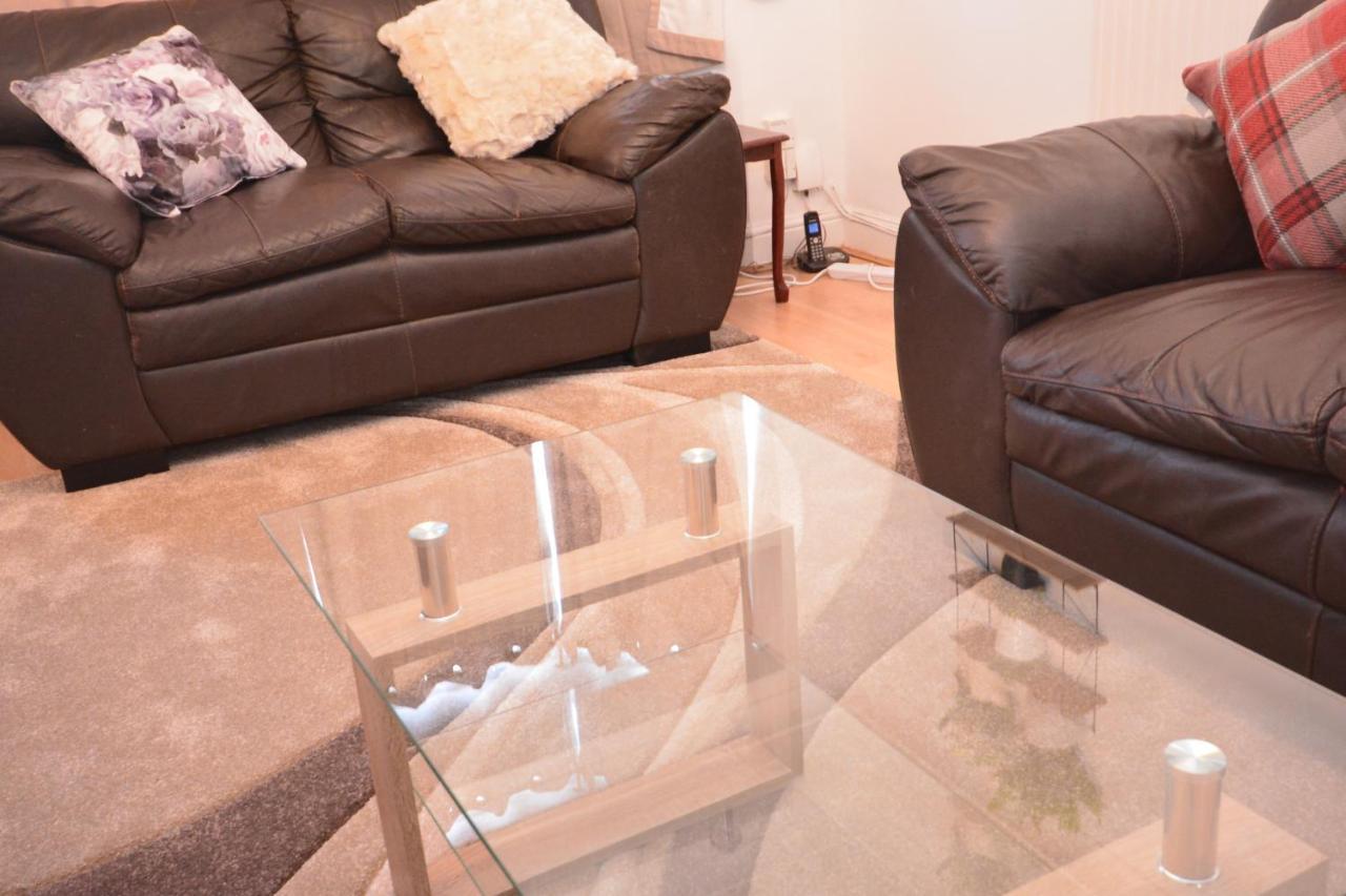 London Luxury 5 Bedroom House 2 Min Walk To The Tube Station Dagenham Zewnętrze zdjęcie