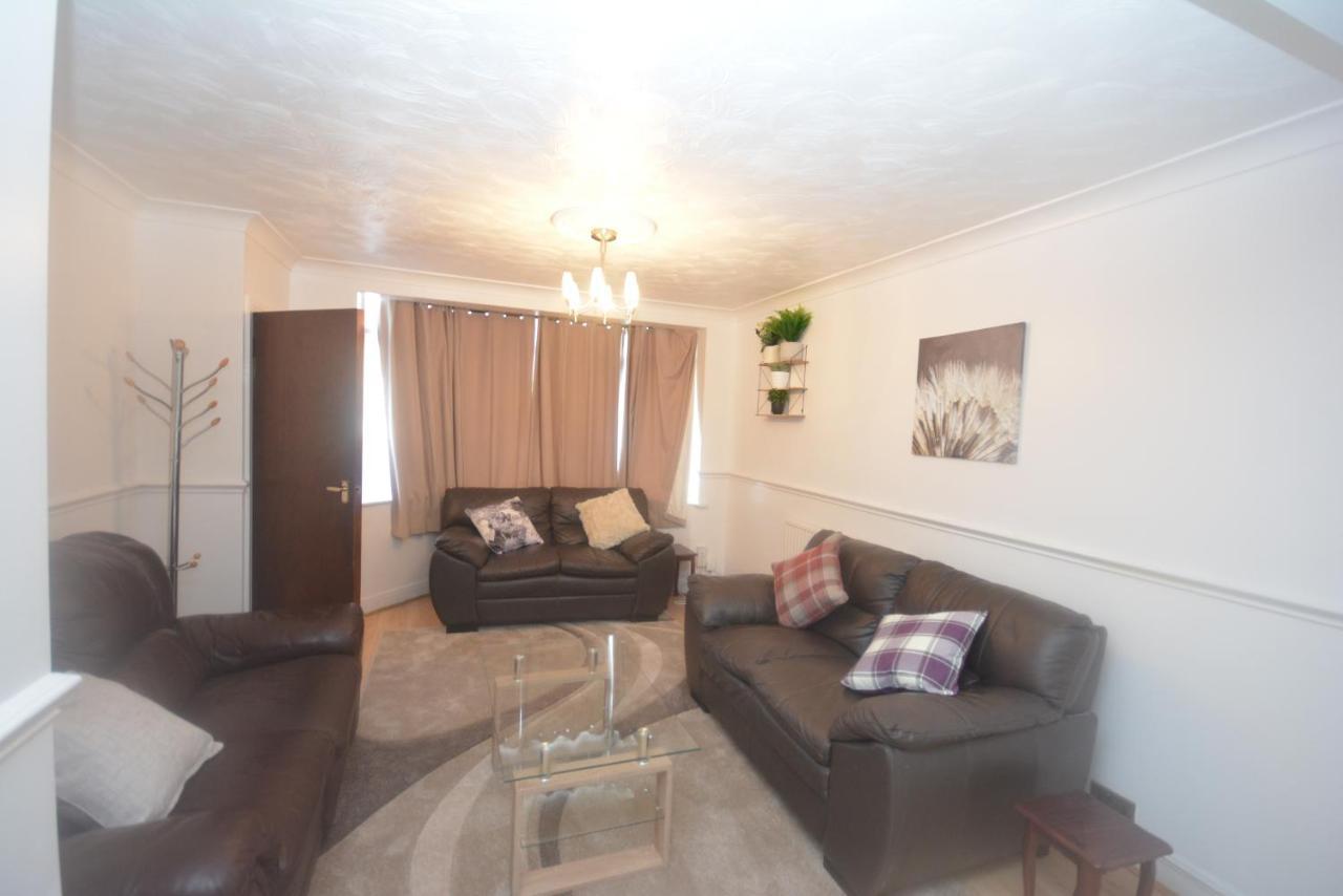 London Luxury 5 Bedroom House 2 Min Walk To The Tube Station Dagenham Zewnętrze zdjęcie