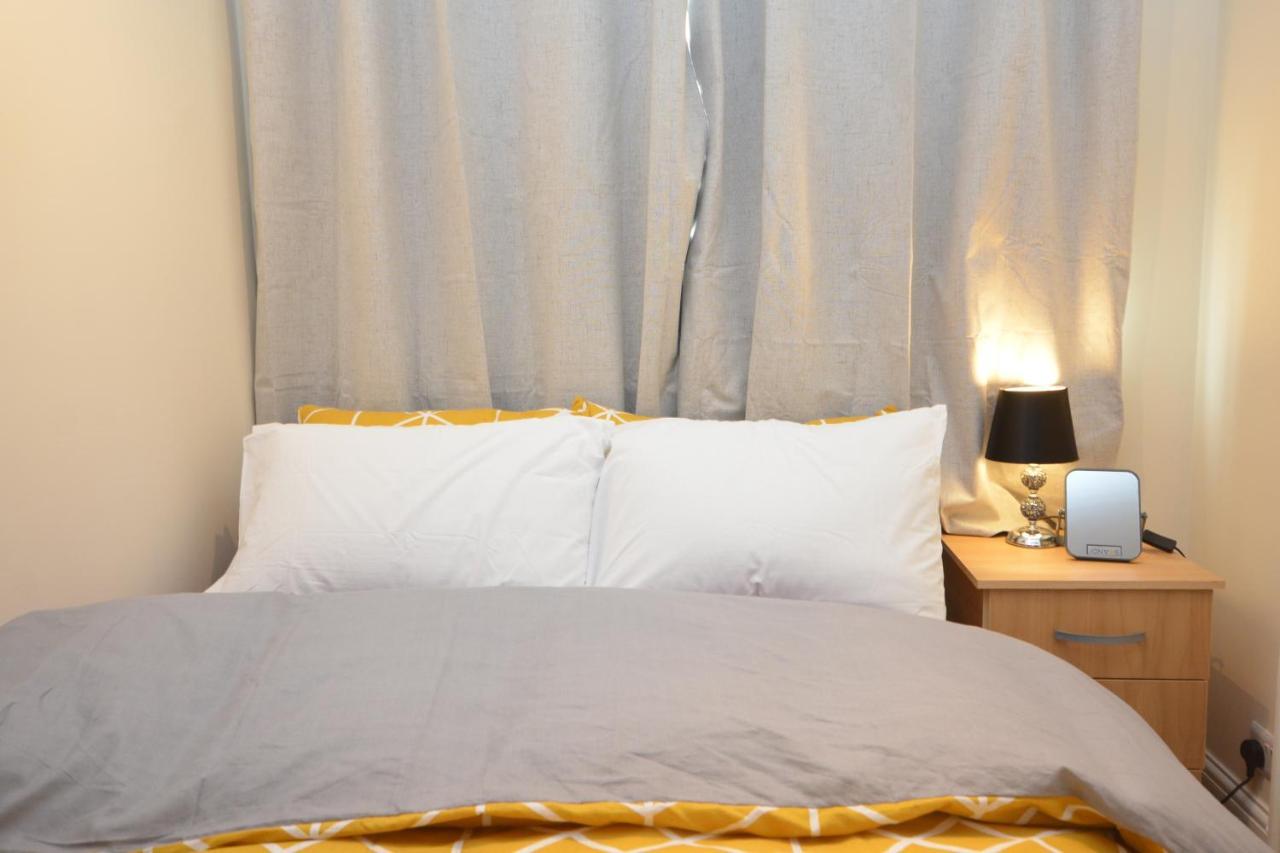 London Luxury 5 Bedroom House 2 Min Walk To The Tube Station Dagenham Zewnętrze zdjęcie