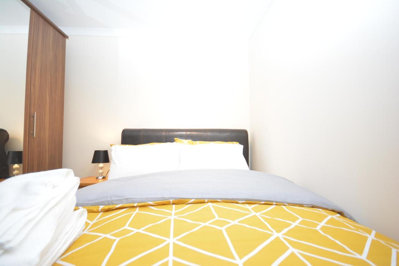 London Luxury 5 Bedroom House 2 Min Walk To The Tube Station Dagenham Zewnętrze zdjęcie