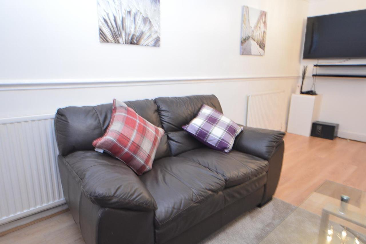 London Luxury 5 Bedroom House 2 Min Walk To The Tube Station Dagenham Zewnętrze zdjęcie