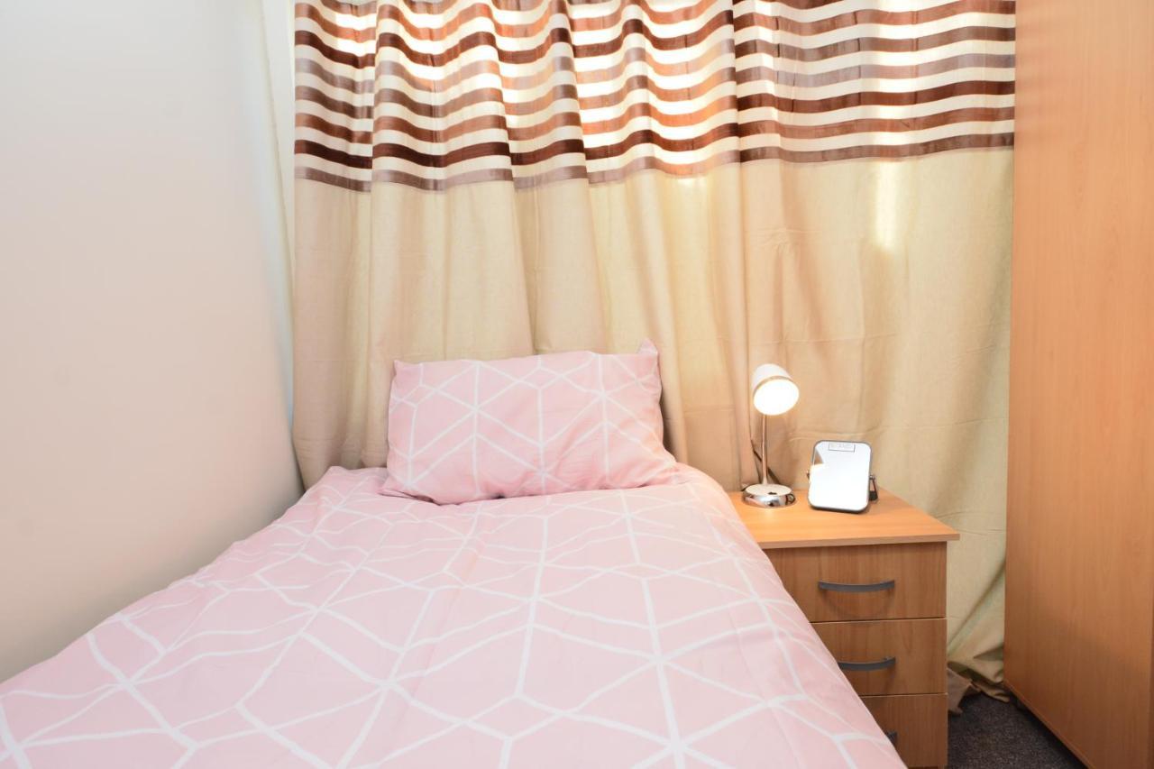London Luxury 5 Bedroom House 2 Min Walk To The Tube Station Dagenham Zewnętrze zdjęcie