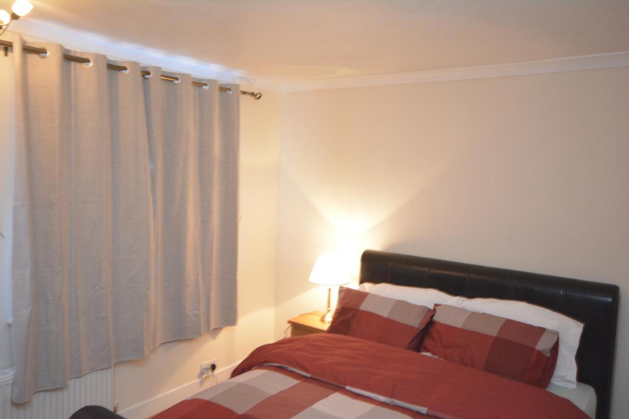 London Luxury 5 Bedroom House 2 Min Walk To The Tube Station Dagenham Zewnętrze zdjęcie