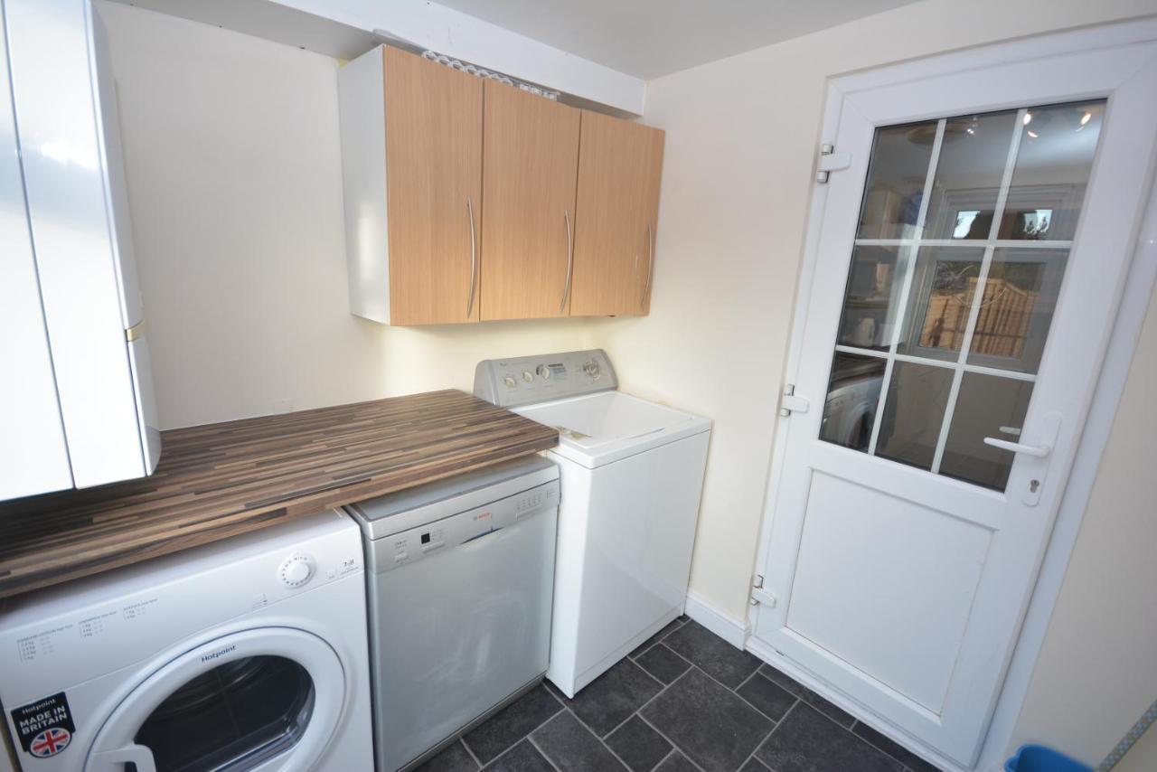 London Luxury 5 Bedroom House 2 Min Walk To The Tube Station Dagenham Zewnętrze zdjęcie