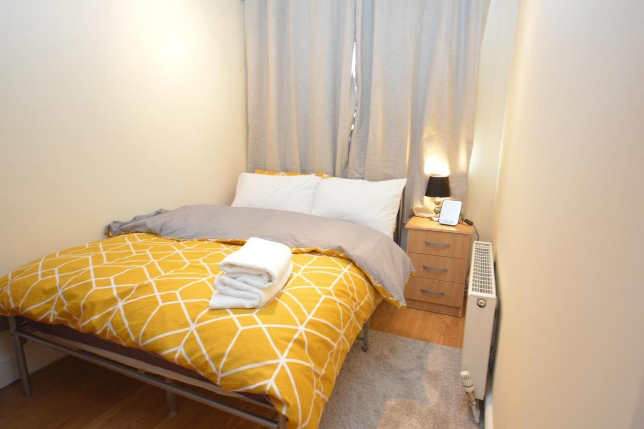 London Luxury 5 Bedroom House 2 Min Walk To The Tube Station Dagenham Zewnętrze zdjęcie