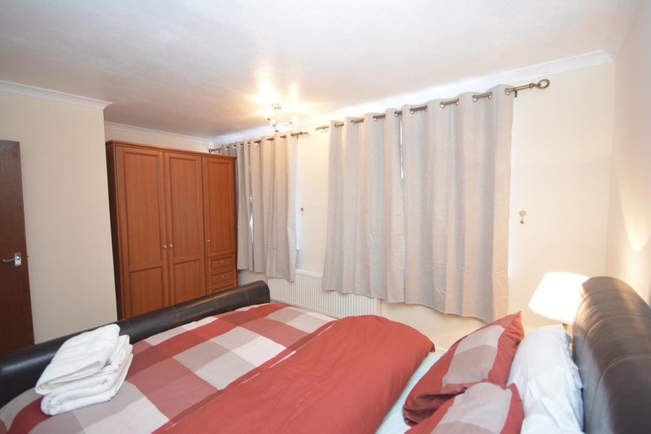 London Luxury 5 Bedroom House 2 Min Walk To The Tube Station Dagenham Zewnętrze zdjęcie