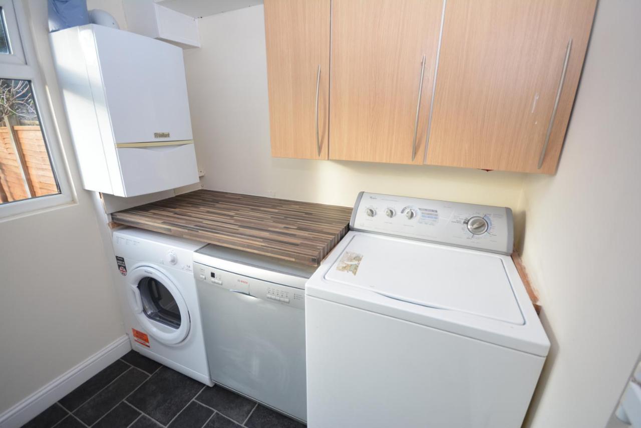 London Luxury 5 Bedroom House 2 Min Walk To The Tube Station Dagenham Zewnętrze zdjęcie