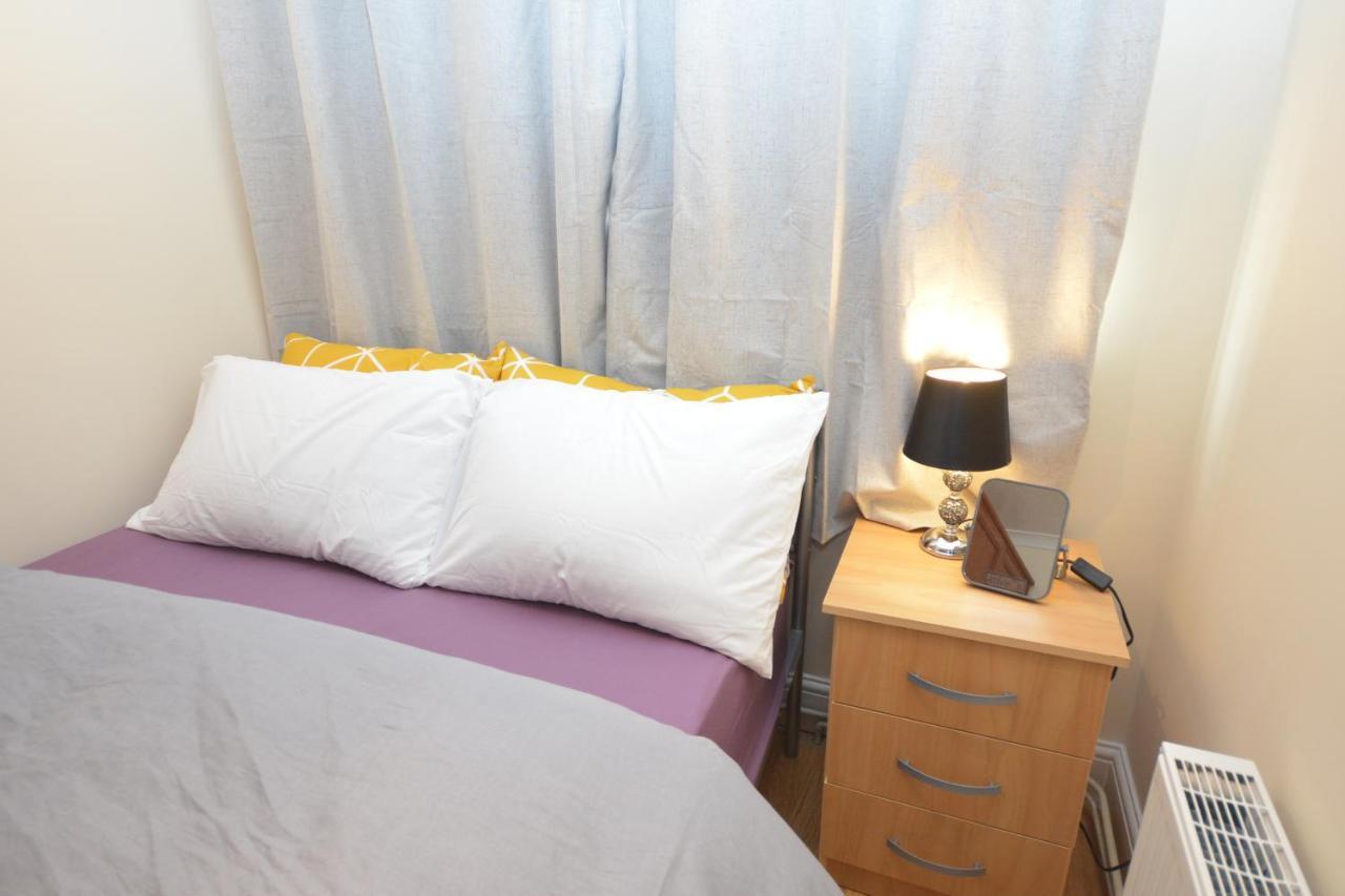 London Luxury 5 Bedroom House 2 Min Walk To The Tube Station Dagenham Zewnętrze zdjęcie