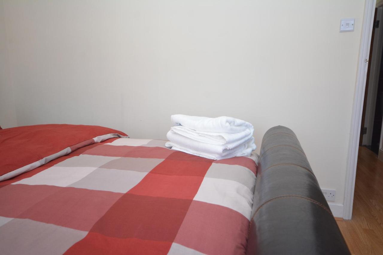 London Luxury 5 Bedroom House 2 Min Walk To The Tube Station Dagenham Zewnętrze zdjęcie