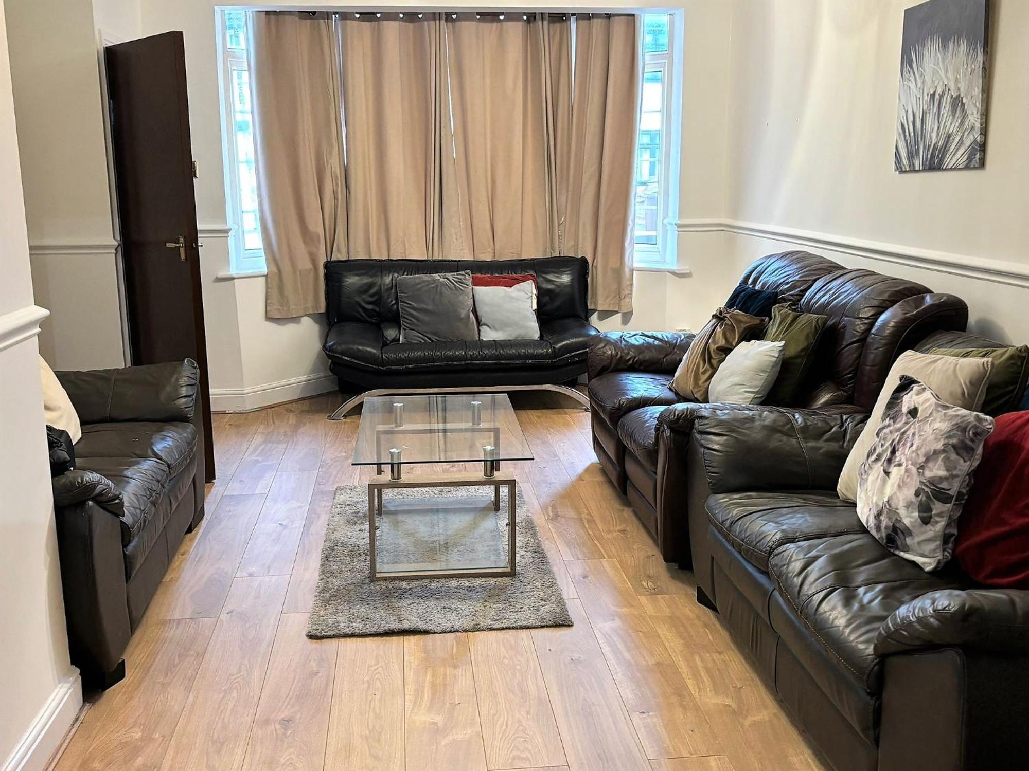 London Luxury 5 Bedroom House 2 Min Walk To The Tube Station Dagenham Zewnętrze zdjęcie