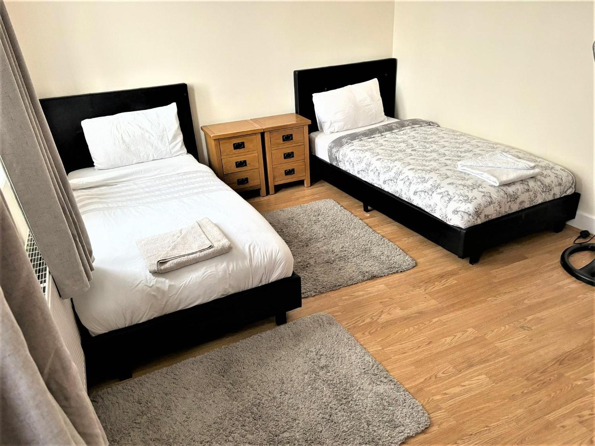 London Luxury 5 Bedroom House 2 Min Walk To The Tube Station Dagenham Zewnętrze zdjęcie