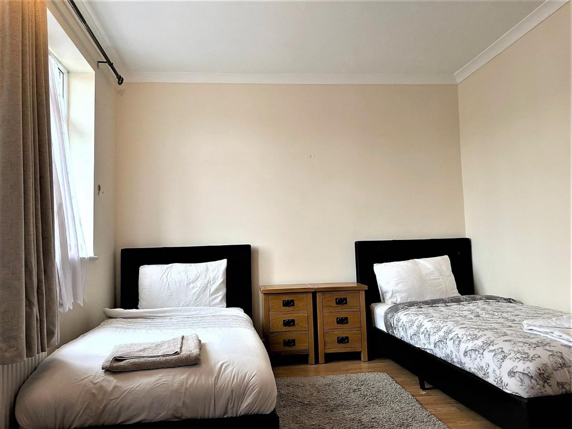 London Luxury 5 Bedroom House 2 Min Walk To The Tube Station Dagenham Zewnętrze zdjęcie