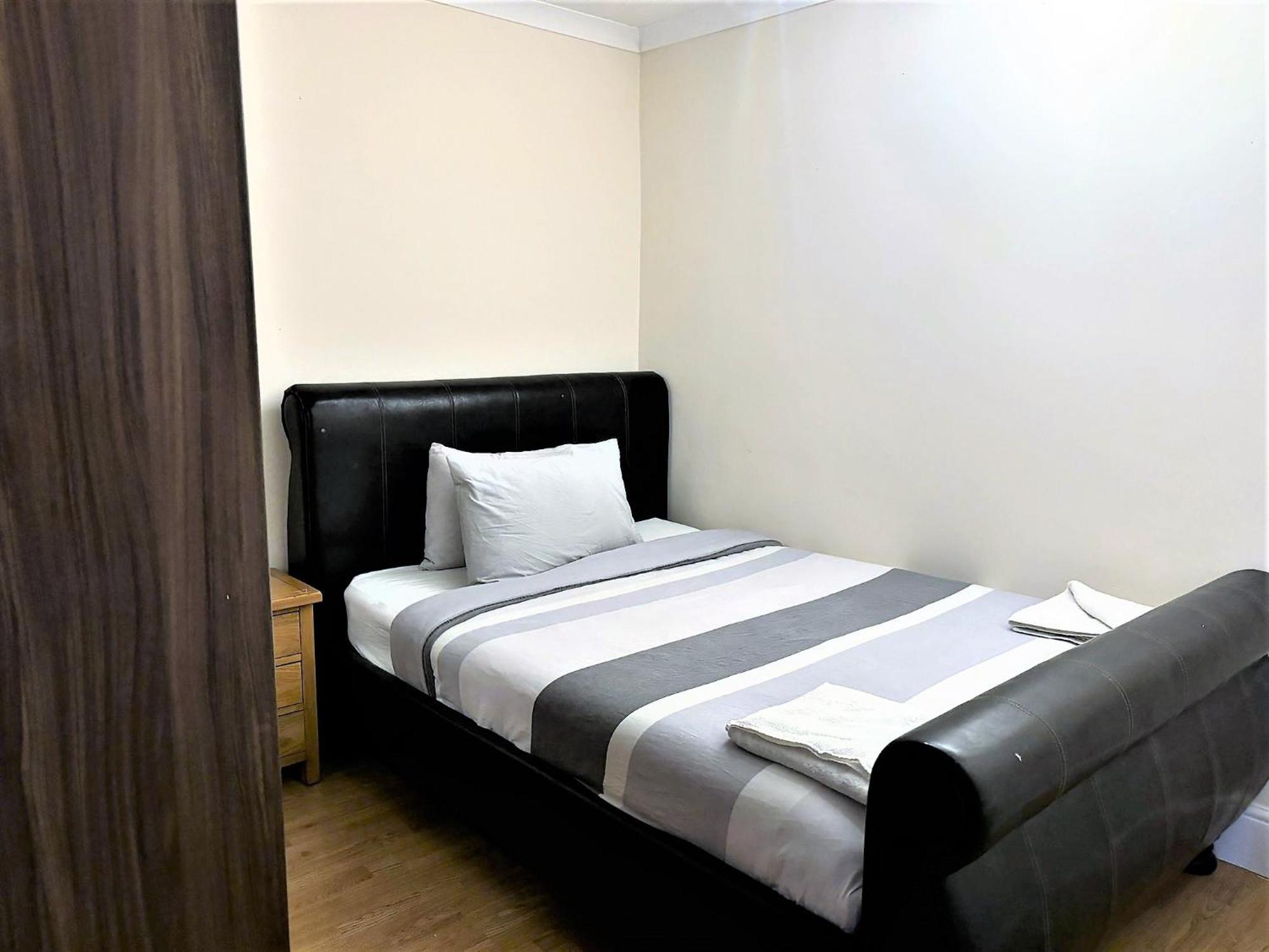 London Luxury 5 Bedroom House 2 Min Walk To The Tube Station Dagenham Zewnętrze zdjęcie