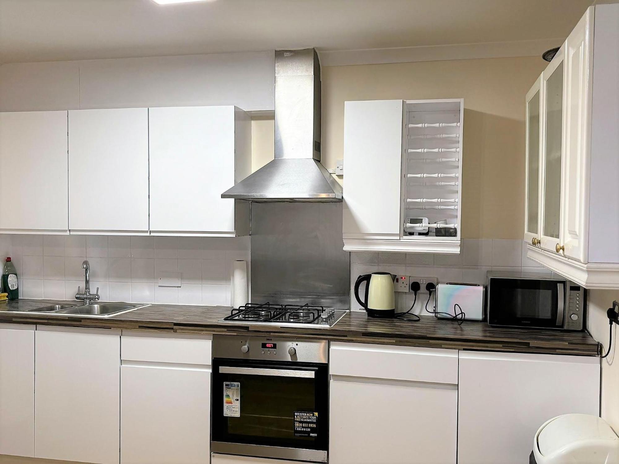 London Luxury 5 Bedroom House 2 Min Walk To The Tube Station Dagenham Zewnętrze zdjęcie